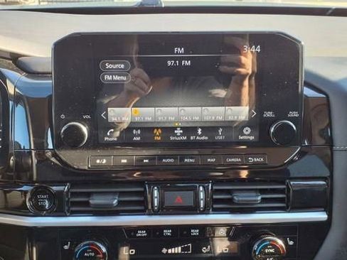 Used 2025 Nissan Pathfinder SL image 31