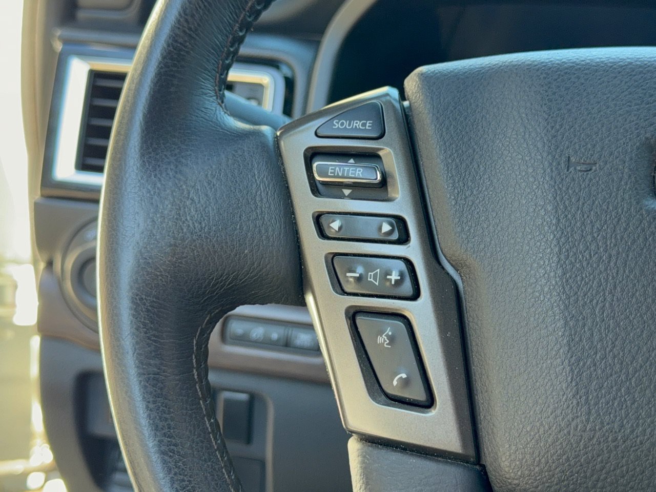 Used 2023 Nissan Titan Platinum Reserve w/ Moonroof Package AWD/4WD image 18
