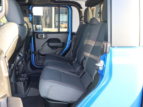 New 2025 Jeep Gladiator Rubicon w/ Convenience Group image 16