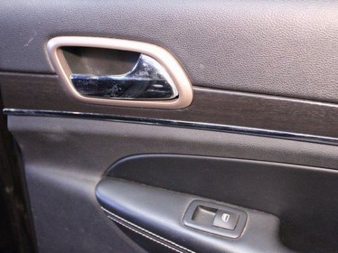 Used 2016 Jeep Grand Cherokee Limited image 13