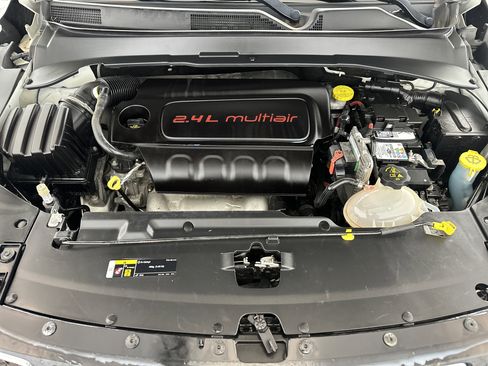 Used 2018 Jeep Compass Latitude w/ Popular Equipment Group image 11