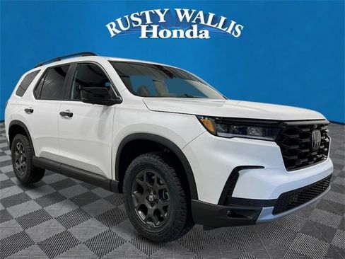 New 2025 Honda Pilot TrailSport image 1