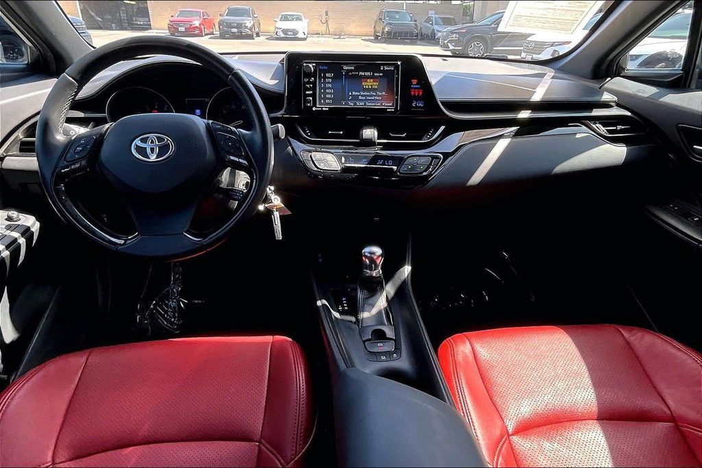 Used 2018 Toyota C-HR XLE FWD image 12