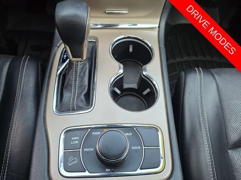 Used 2016 Jeep Grand Cherokee Limited w/ Luxury Group II AWD/4WD image 24