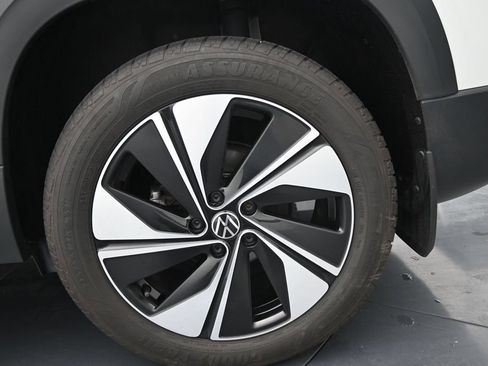 Used 2023 Volkswagen Taos SE AWD/4WD image 15