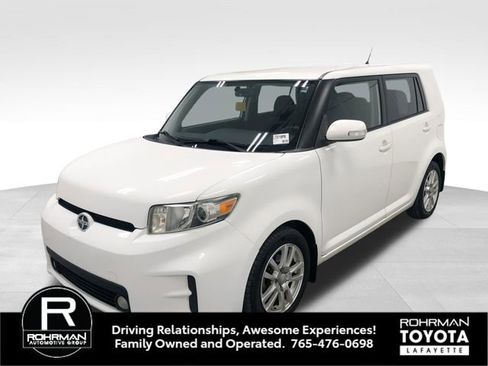 Used 2012 Scion xB FWD image 1