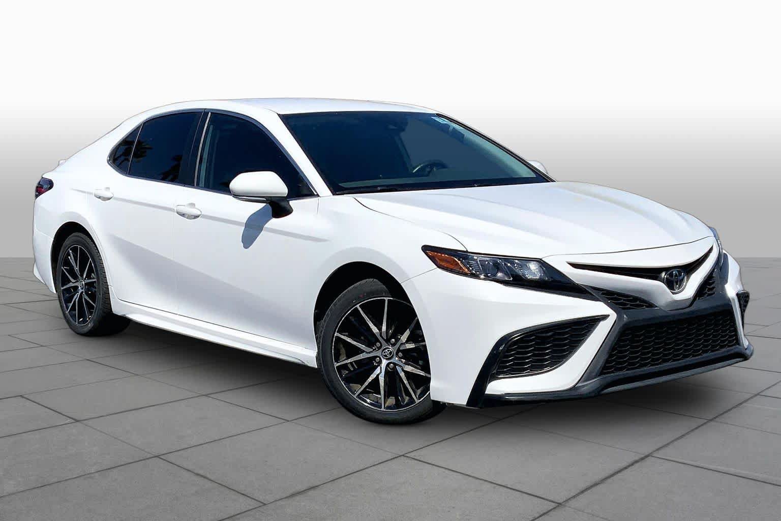 Used 2024 Toyota Camry SE FWD image 2