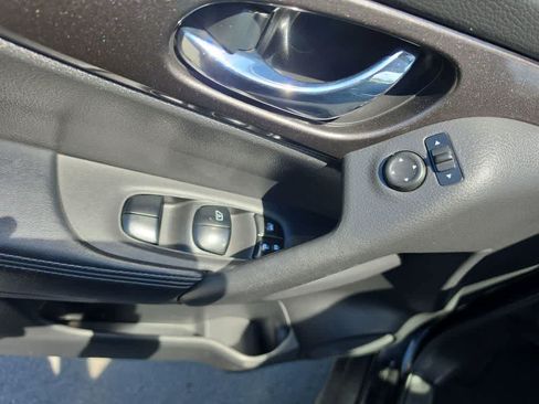 Used 2019 Nissan Rogue SV AWD/4WD image 13