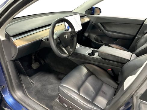 Certified 2021 Tesla Model Y Long Range AWD/4WD image 9