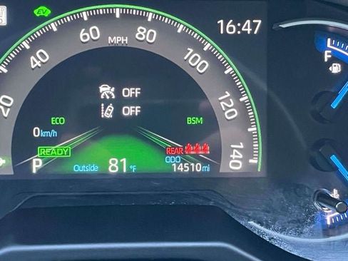 Used 2025 Toyota RAV4 XLE AWD/4WD image 28