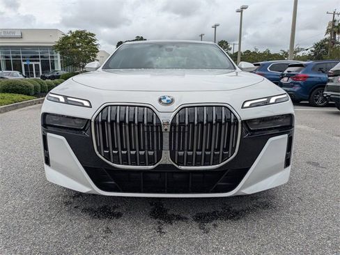 New 2025 BMW 740i image 10