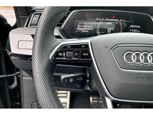 Used 2024 Audi SQ8 e-tron Premium Plus w/ Black Optic Package AWD/4WD image 18