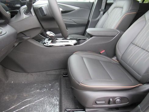 New 2025 Buick Envista Avenir image 16