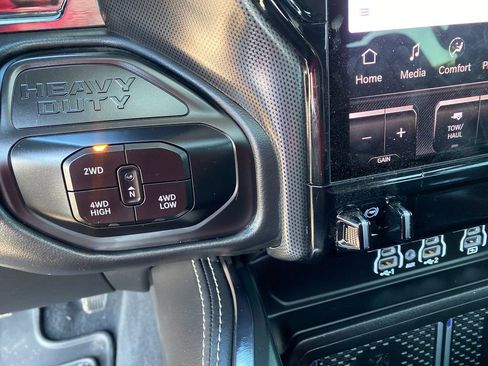 Used 2025 RAM 3500 Limited AWD/4WD image 42