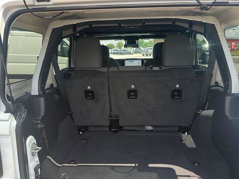 Used 2024 Jeep Wrangler Sahara image 10