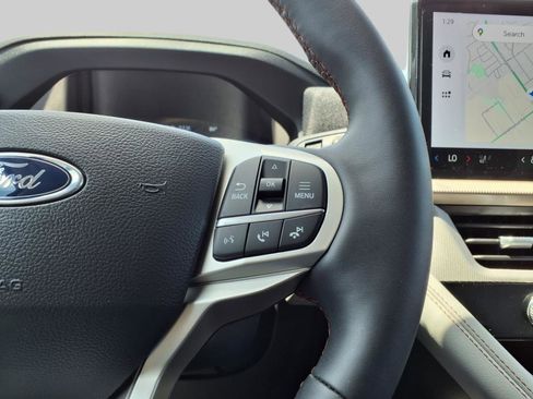 Used 2025 Ford Explorer Active w/ Active Comfort Package image 19