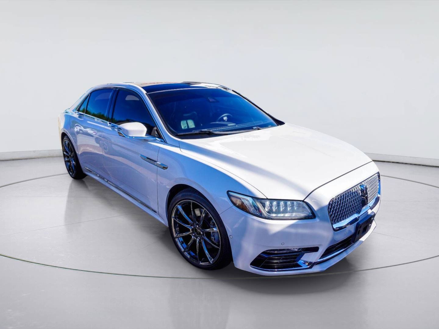 Used 2017 Lincoln Continental Reserve w/ Luxury Package AWD/4WD image 2