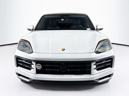 Used 2024 Porsche Cayenne Coupe AWD/4WD image 2