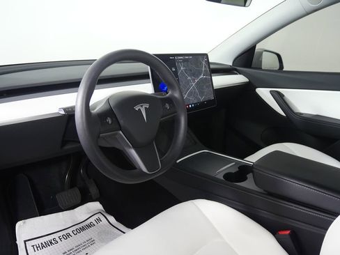Used 2021 Tesla Model Y Long Range image 14
