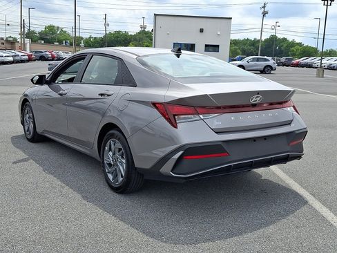 Used 2024 Hyundai Elantra SEL FWD image 4