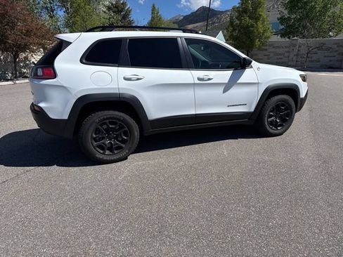 Used 2022 Jeep Cherokee Trailhawk w/ Premium Leather Package AWD/4WD image 12