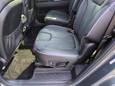 Used 2024 Hyundai Palisade Limited FWD image 26
