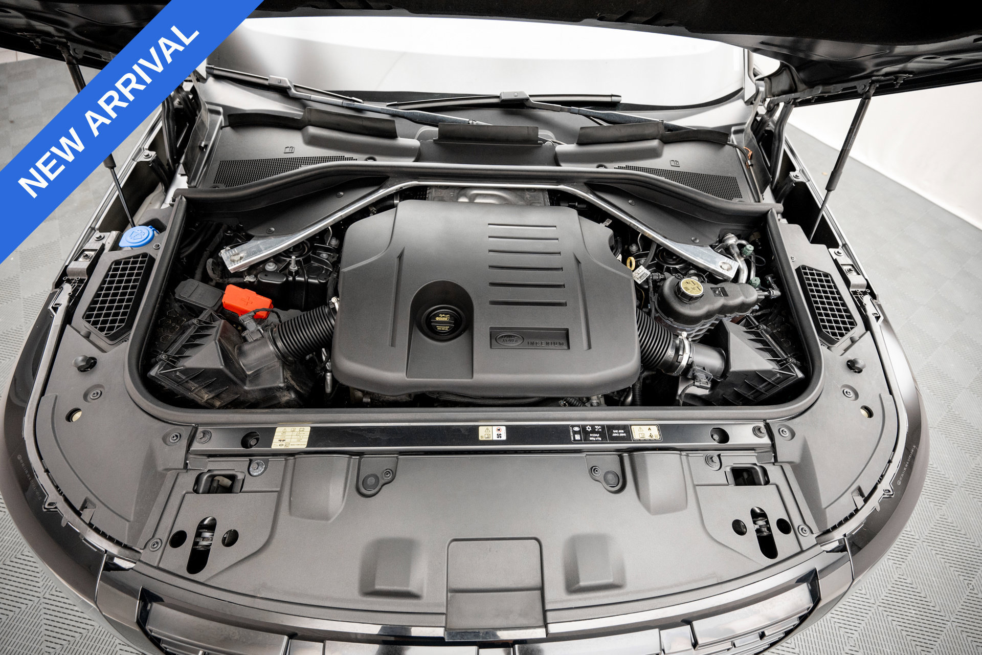 Used 2025 Land Rover Range Rover SE AWD/4WD image 32