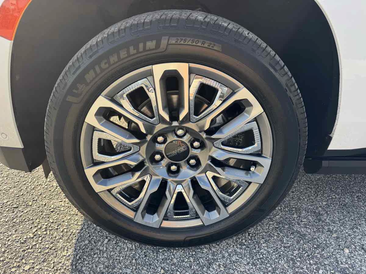 Used 2023 GMC Yukon Denali Ultimate AWD/4WD image 36