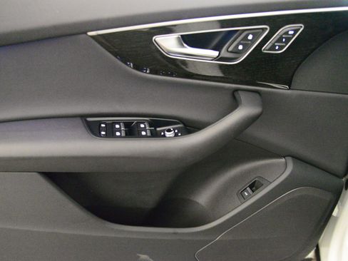 Used 2022 Audi Q7 Premium w/ Convenience Package image 26