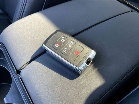 Used 2024 Land Rover Range Rover Evoque S AWD/4WD image 32