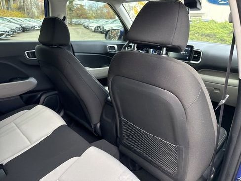 Used 2022 Hyundai Venue SEL image 23