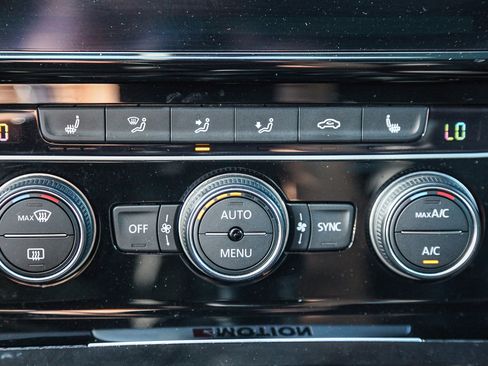 Used 2019 Volkswagen Golf R 4-Door image 8