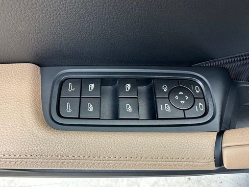 Certified 2026 Porsche Cayenne AWD/4WD image 18