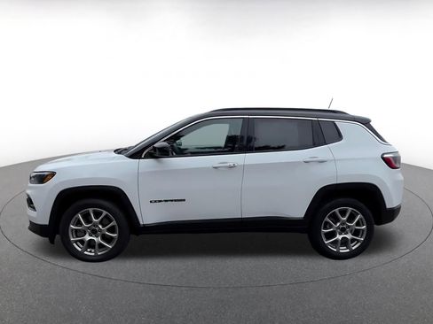 Used 2025 Jeep Compass Limited AWD/4WD image 9
