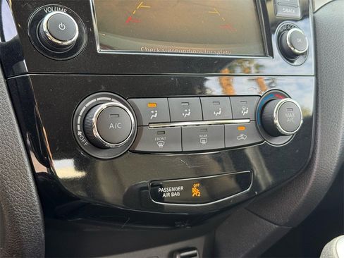 Used 2019 Nissan Rogue Sport S image 30