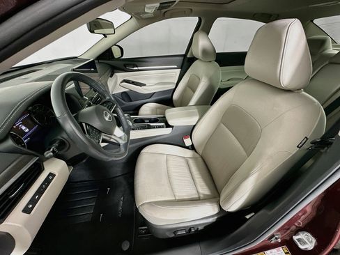 Used 2023 Nissan Altima 2.5 SV w/ SV Premium Package FWD image 13