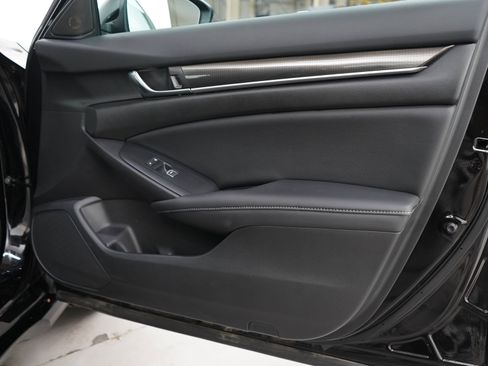 Used 2022 Honda Accord Sport image 9