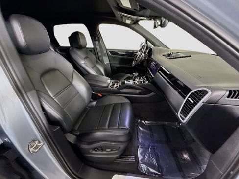 Used 2023 Porsche Cayenne Platinum Edition AWD/4WD image 28