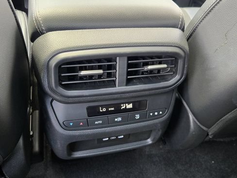 Used 2024 Honda Pilot Touring image 13