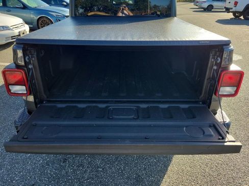Used 2023 Jeep Gladiator Sport image 19