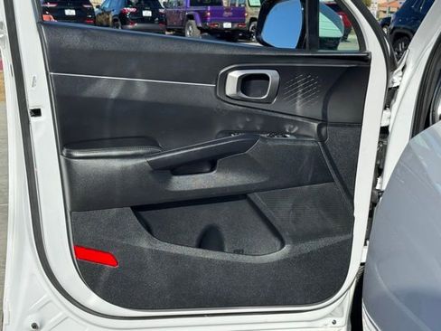 Used 2023 Kia Sorento LX image 25