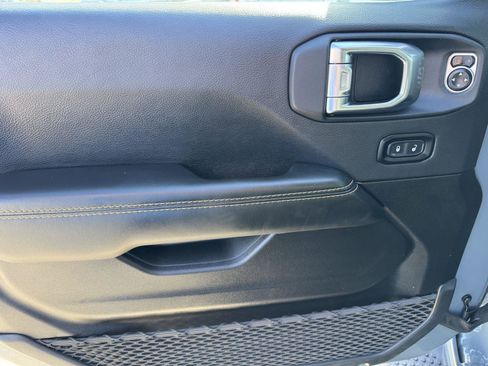 Certified 2025 Jeep Wrangler Sahara AWD/4WD image 16