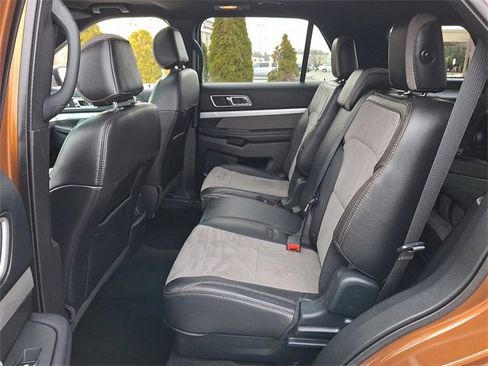 Used 2017 Ford Explorer XLT w/ Equipment Group 202A image 10