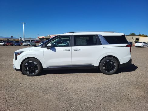 Used 2025 Kia Carnival EX image 2
