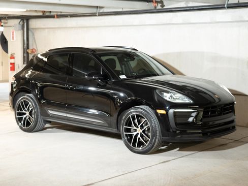 Certified 2023 Porsche Macan AWD/4WD image 7