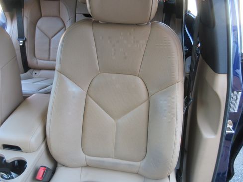 Used 2024 Porsche Macan image 12