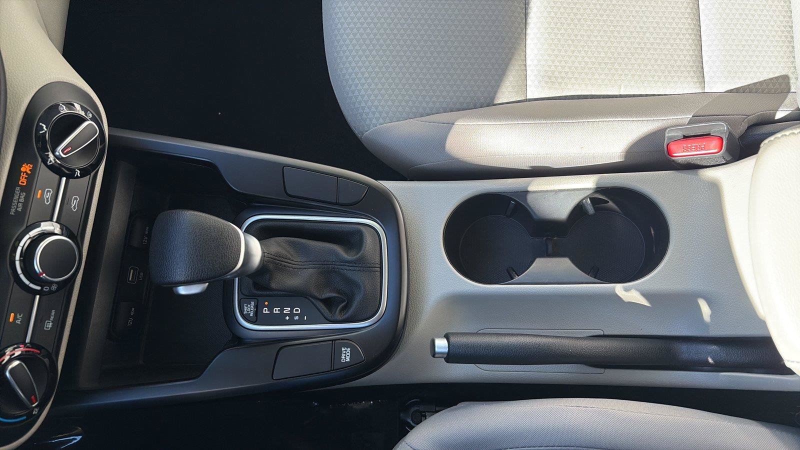 Used 2025 Kia Soul LX w/ LX Technology Package FWD image 19