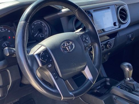 Used 2016 Toyota Tacoma TRD Off-Road w/ Towing Package image 9