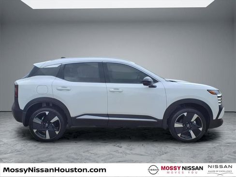 New 2026 Nissan Kicks SR w/ SR Premium Package image 8