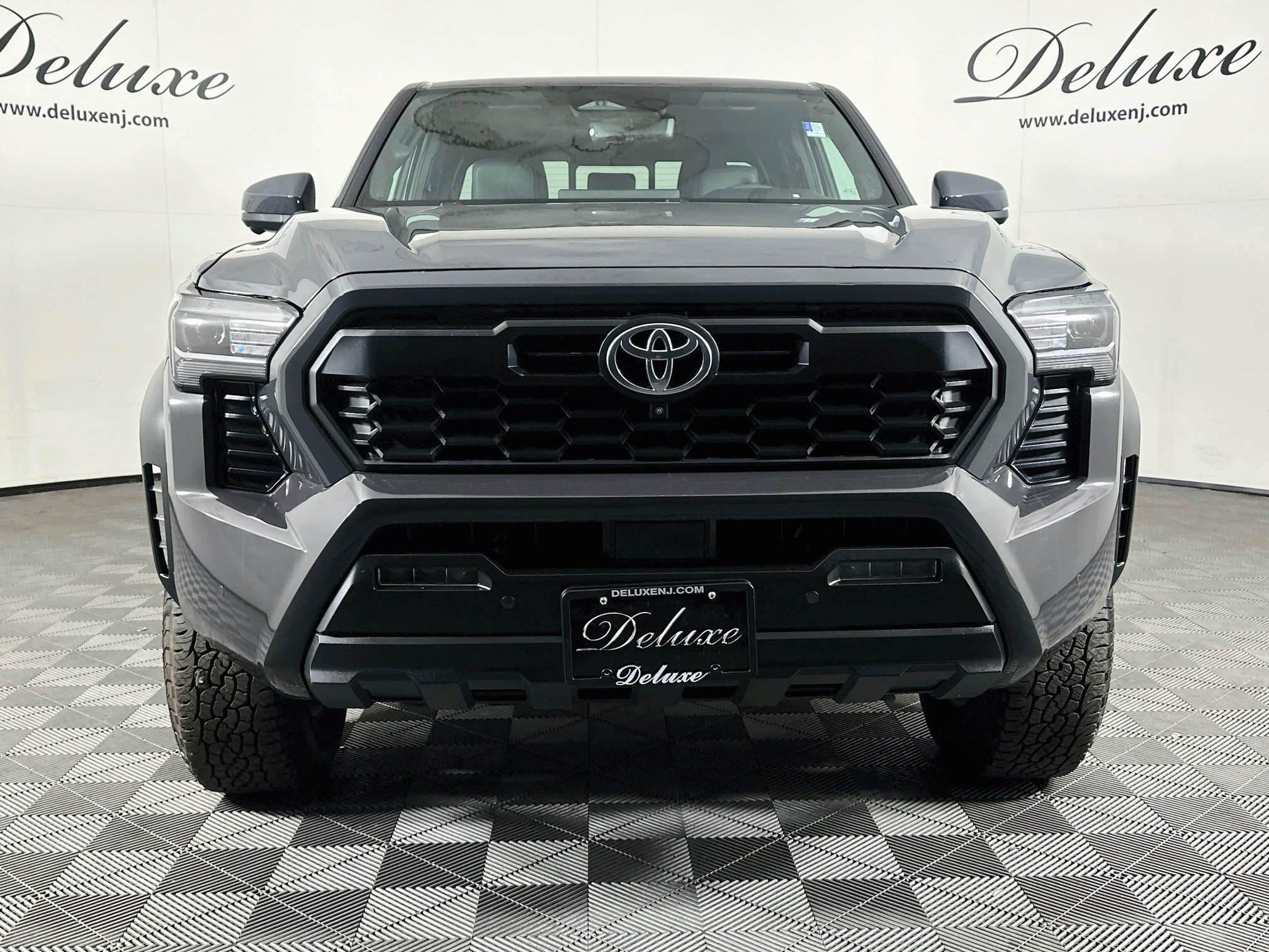 Used 2024 Toyota Tacoma TRD Off-Road w/ TRD Off Road Premium Package AWD/4WD image 2